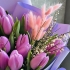 Букет из сиреневых тюльпанов