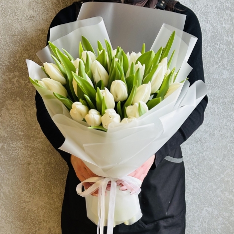 Букет из белых тюльпанов