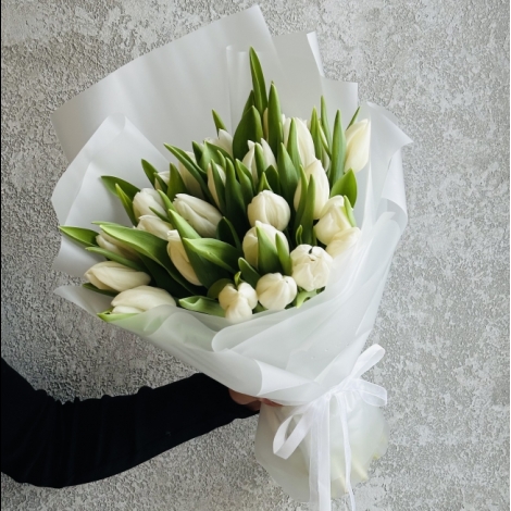 Букет из белых тюльпанов