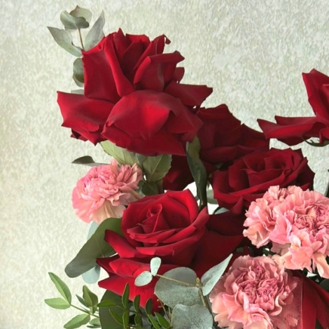 Коробка с красными французскими розами №1