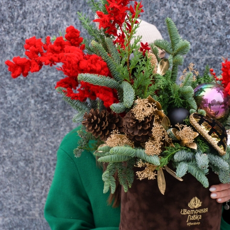 Композиция №16 из нобилиса в бархатной шляпной коробке