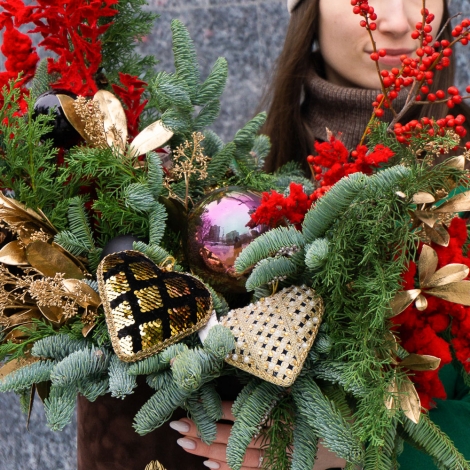 Композиция №16 из нобилиса в бархатной шляпной коробке