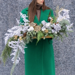 Композиция №1 в деревянном кашпо с нобилисом, рускусом и лотосами