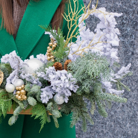 Композиция №1 в деревянном кашпо с нобилисом, рускусом и лотосами