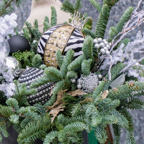 Композиция №15 из нобилиса в бархатной шляпной коробке