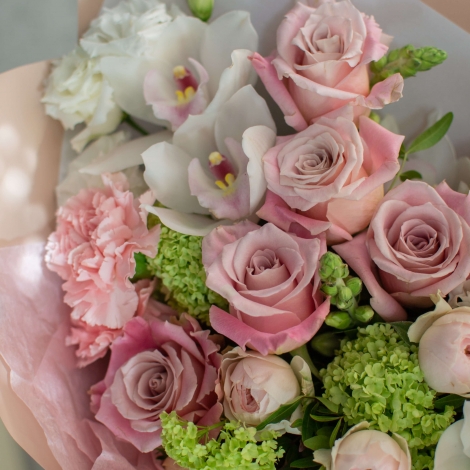 Букет Клара с розами и орхидеями