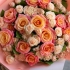 Букет Ариана с розами Мисс Пигги и кустовыми розами