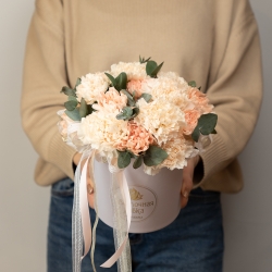 Коробка с гвоздиками и эвкалиптом, размер S