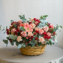 Цветы в корзине