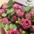 Букет из пионовидных кустовых роз Мисти баблз с эвкалиптом