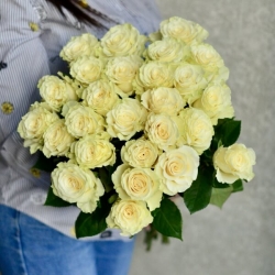 Букет из 25 белых роз Мондиаль 70 см.